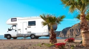 Caravaning Esguard – Blog – Consells per conservar bé la bateria, l'aigua i el gas durant el viatge en autocaravana